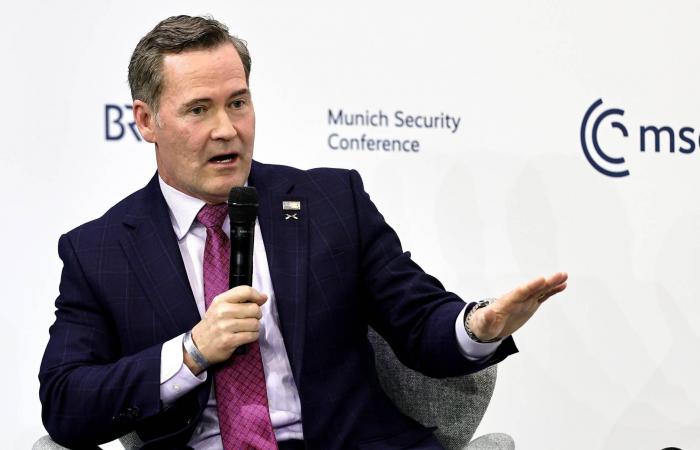 ستارمر
      يحضّ
      أوروبا
      على
      الحد
      من
      اعتمادها
      على
      الولايات
      المتحدة
      على
      الصعيد
      الدفاعي