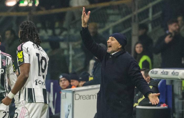 بطولة
      إيطاليا:
      قمة
      نارية
      بين
      إنتر
      ميلان
      ويوفنتوس...
      ومواجهة
      ساخنة
      بين
      نابولي
      وروما