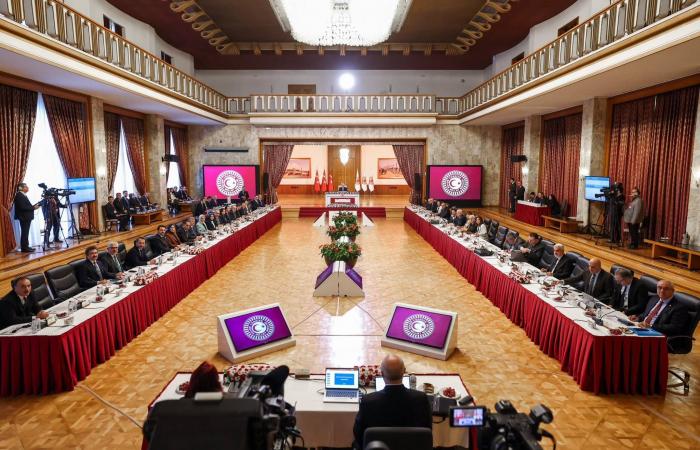 الجيش
      الأميركي
      يستعد
      لاحتمال
      تنفيذ
      عمليات
      تستمر
      أسابيع
      ضد
      إيران