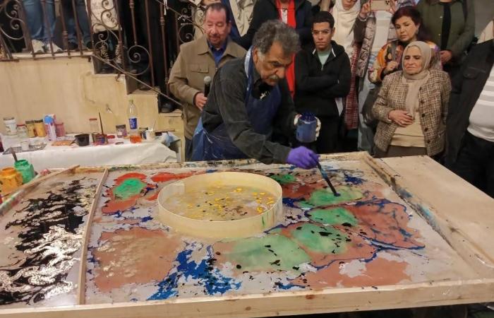 «الرسم
      على
      الماء»...
      لوحات
      تُلاعب
      الطبيعة
      والحكايات
      الشعبية