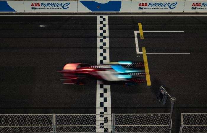 «فورمولا
      إي»:
      فيرلاين
      بطل
      الجولة
      الرابعة
      على
      حلبة
      جدة