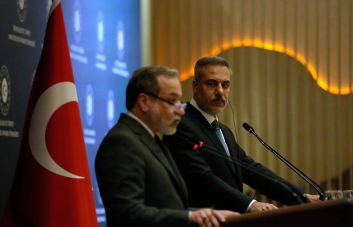 واشنطن
      توازن
      الردع
      والتفاوض
      مع
      طهران
      بأكبر
      حاملة
      طائرات
      في
      العالم