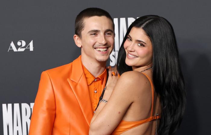 أناقة وحب على السجّادة الحمراء.. أبرز إطلالات ثنائيات المشاهير