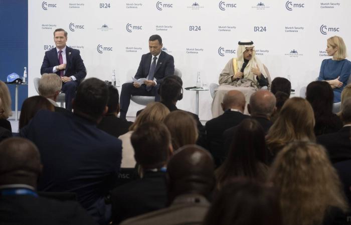 نقاشات
      دبلوماسية
      سعودية
      على
      هامش
      «مؤتمر
      ميونيخ»