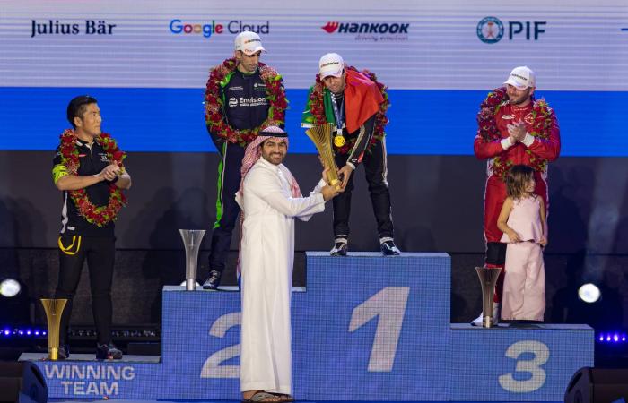  جدة:
      دا
      كوستا
      يكسب
      تحدي
      سباق
      «فورمولا
      إي»