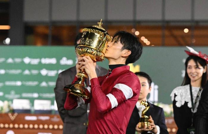 الدوري
      السعودي:
      «العائد»
      رونالدو
      يهدي
      النصر
      نقاط
      الفتح