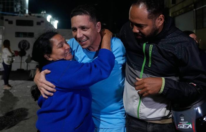 قبل
      إقرار
      قانون
      العفو...
      فنزويلا
      تفرج
      عن
      17
      سجيناً
      سياسياً