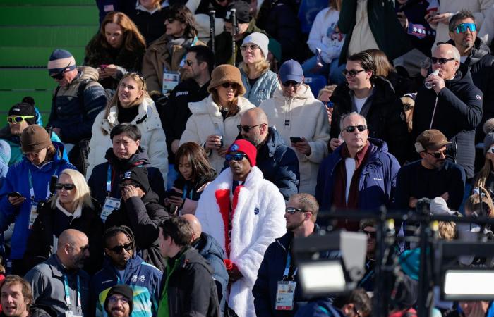 "المدرّب" سنوب دوغ يجمع بين المرح والوطنية في أبرز إطلالاته الأولمبية