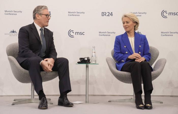 زيلينسكي
      يسخر
      من
      «بطن»
      أوربان
      في
      «مؤتمر
      ميونيخ
      للأمن»