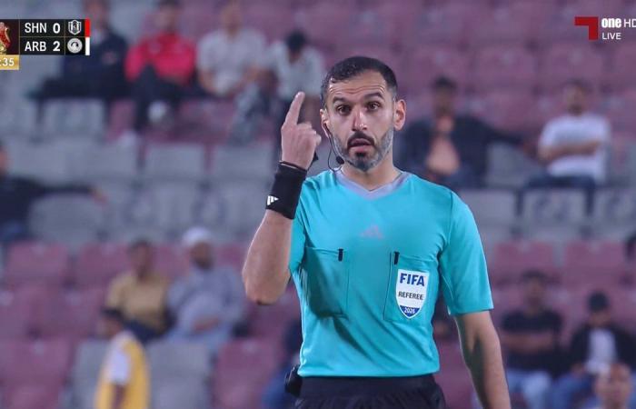 حالة نادرة في الملاعب القطرية.. حكم يطلب استبداله لهذا السبب