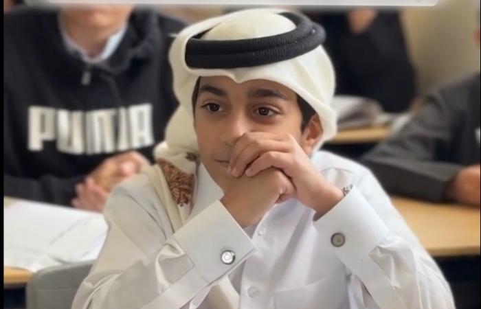 بالفيديو.. رسالة صوتية مؤثرة من أب قطري لابنه بعد اختياره أفضل طالب في الأسبوع