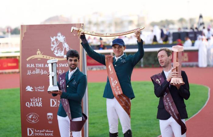 أمير
      قطر
      يتوج
      الفرسان
      السعوديين
      بـ«سيفه
      الذهبي»