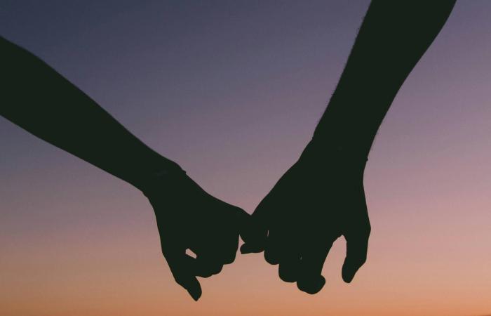 بين
      الواقع
      والأمنيات...
      هل
      العثور
      على
      توأم
      الروح
      ممكن؟
      وما
      رأي
      علم
      النفس؟