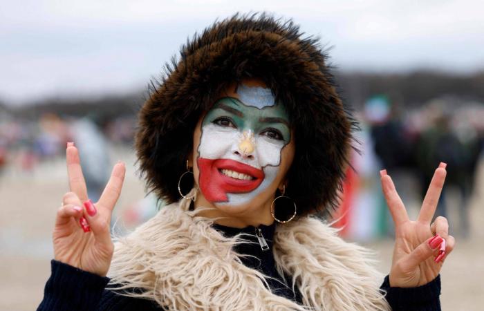 ترمب
      يشهر
      ورقة
      «تغيير
      النظام»
      في
      طهران