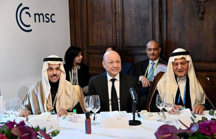 «لجنة
      إدارة
      غزة»...
      «قضايا
      عالقة»
      بانتظار
      حلول
      الوسطاء