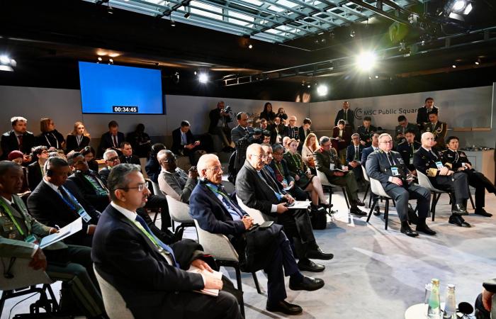 آليات
      إغاثية
      لمواجهة
      الفراغ
      الأممي
      في
      مناطق
      سيطرة
      الحوثيين