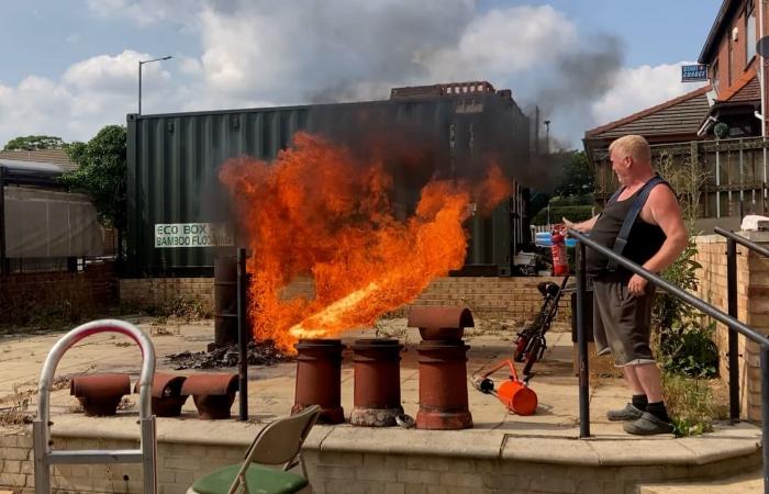 بأسلحة نارية ومتفجرات.. شاهد ما فعله تاجر مخدرات لحماية ممتلكاته من المتطفلين