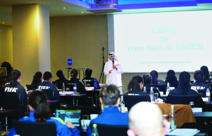 ختام ناجح لندوات فيفا للحكمات النخبة في الدوحة