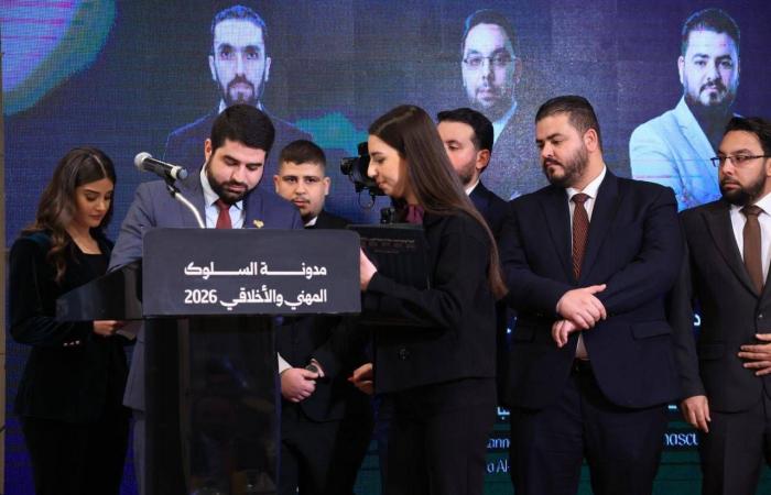 «مدونة
      سلوك»
      لضبط
      الخطاب
      الإعلامي
      السوري
      لا
      تستثني
      «المؤثرين»