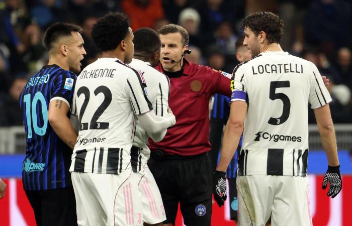 يوفنتوس
      يفتح
      النار
      على
      التحكيم...
      ويطالب
      برحيل
      «رئيس
      الحكام»