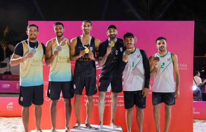 رجال
      وسيدات
      العُلا
      يتوجان
      بكأس
      السعودية
      لكرة
      الطائرة
      الشاطئية