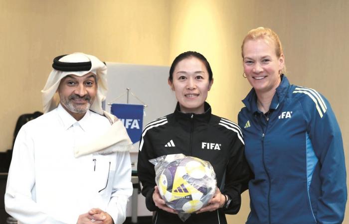 ختام ناجح لندوات فيفا للحكمات النخبة في الدوحة