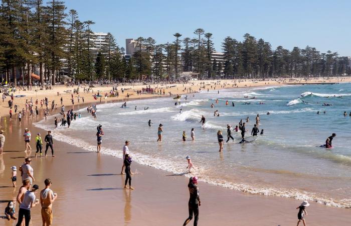 هل تشتعل "حروب البيكيني" في أستراليا مجددًا؟ قرار في سيدني يحظر الصعود إلى الحافلات بملابس السباحة