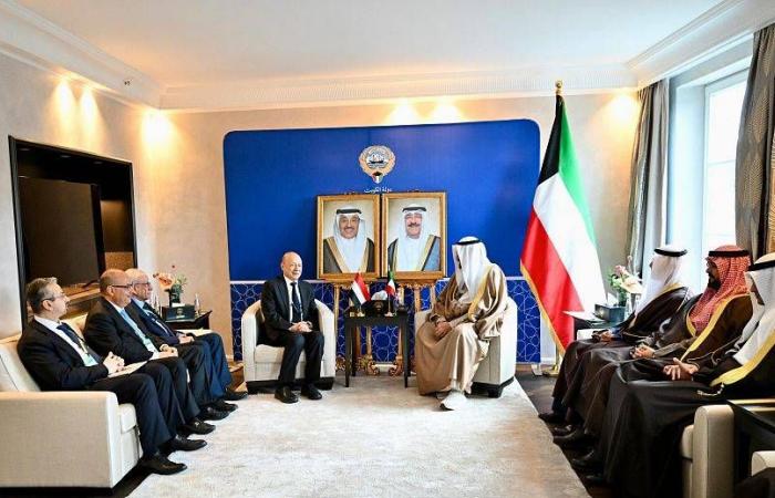 آليات
      إغاثية
      لمواجهة
      الفراغ
      الأممي
      في
      مناطق
      سيطرة
      الحوثيين