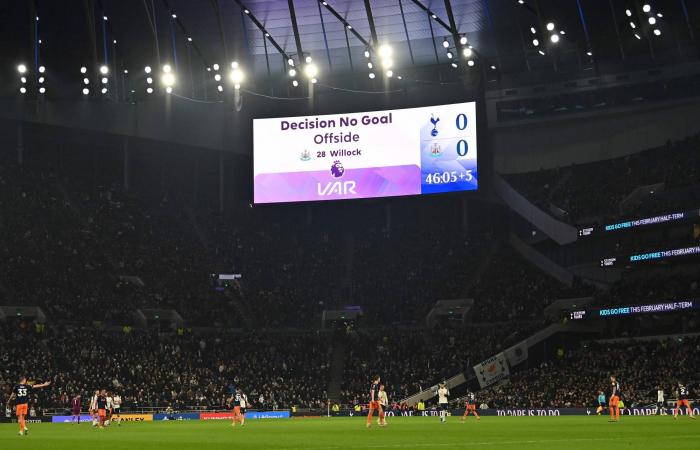 دورتموند
      يفقد
      شلوتيربيك
      وزوله
      أمام
      أتالانتا