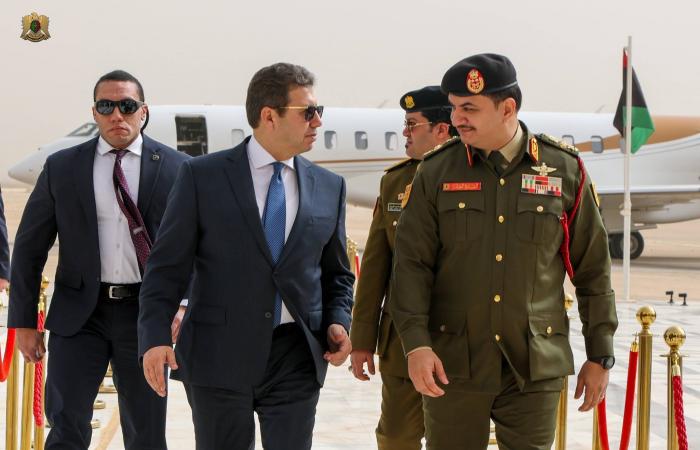 هل
      يفك
      حفتر
      «ارتباطه»
      المفترض
      بـ«الدعم
      السريع»؟