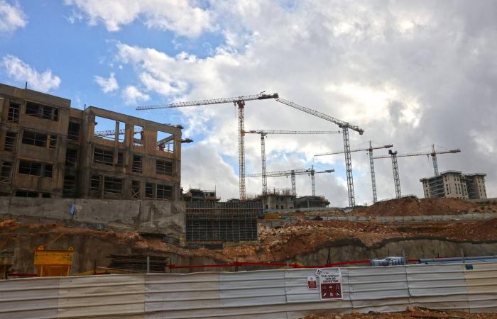 «القدس
      بعد
      الضفة»...
      إسرائيل
      تُجهِز
      عملياً
      على
      أراضي
      دولة
      فلسطين