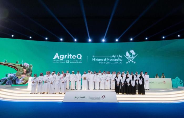 وزير البلدية يكرم الشركاء والرعاة واللجنة المنظمة لمعرض قطر الزراعي الدولي الـ13