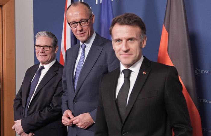 زيلينسكي:
      معلومات
      عن
      مزيد
      من
      الهجمات
      الروسية