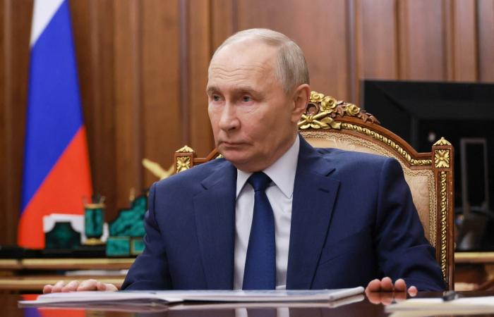 مسيرات
      في
      كرنفال
      ألماني
      تهزأ
      من
      بوتين
      وترمب