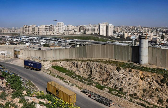 الاتحاد
      الأوروبي
      يدعو
      إسرائيل
      للتراجع
      عن
      إجراءات
      تسجيل
      الأراضي
      بالضفة
      الغربية