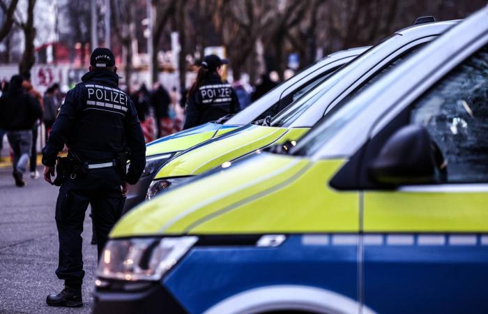 برلين
      تمدد
      عمليات
      مراقبة
      الحدود
      6
      أشهر
      إضافية