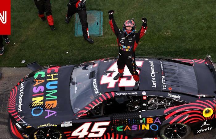 متابعة: تايلر ريديك يفوز بسباق "دايتونا 500" بسيارة مملوكة لمايكل جوردان