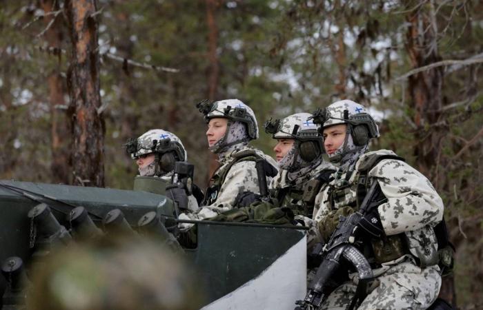 انهيار
      مبنى
      عسكري
      روسي
      قرب
      سانت
      بطرسبرغ