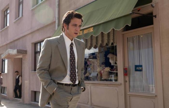 «متحف
      البراءة»
      نسخة
      «نتفليكس»...
      أَنصفَت
      رواية
      باموق
      ولم
      تتفوّق
      على
      سِحرها