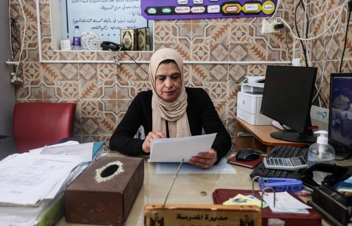 السلطات
      السورية
      تبدأ
      إجلاء
      سكان
      مخيم
      الهول
      نحو
      موقع
      آخر