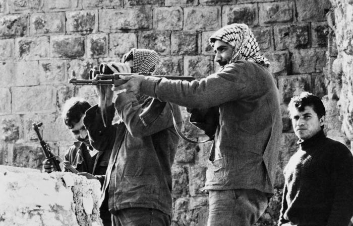 ضرائب
      لتمويل
      زيادات
      على
      رواتب
      القطاع
      العام
      تُشعل
      الشارع
      اللبناني