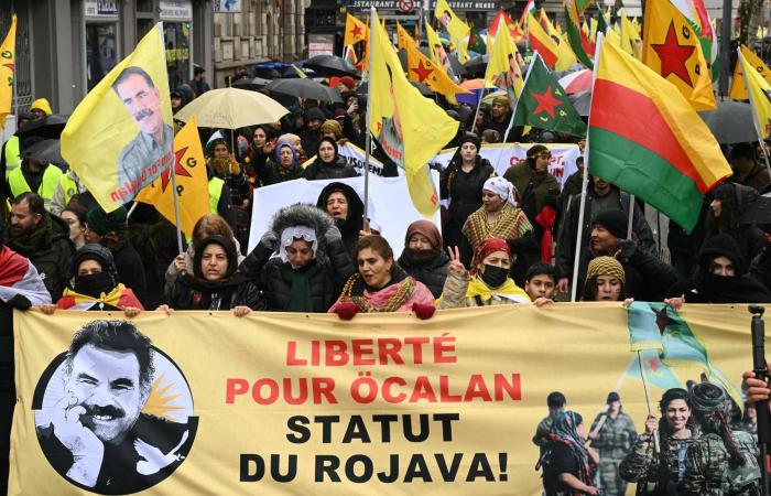 تركيا:
      أوجلان
      يعلن
      بدء
      «الاندماج
      الديمقراطي»