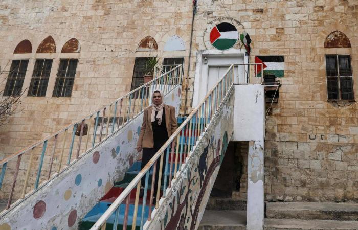 السلطات
      السورية
      تبدأ
      إجلاء
      سكان
      مخيم
      الهول
      نحو
      موقع
      آخر