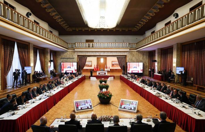 تركيا:
      أوجلان
      يعلن
      بدء
      «الاندماج
      الديمقراطي»