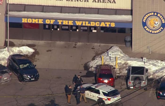 يُعتقد أنه بسبب "خلاف عائلي".. إطلاق نار مميت في حلبة هوكي في رود آيلاند