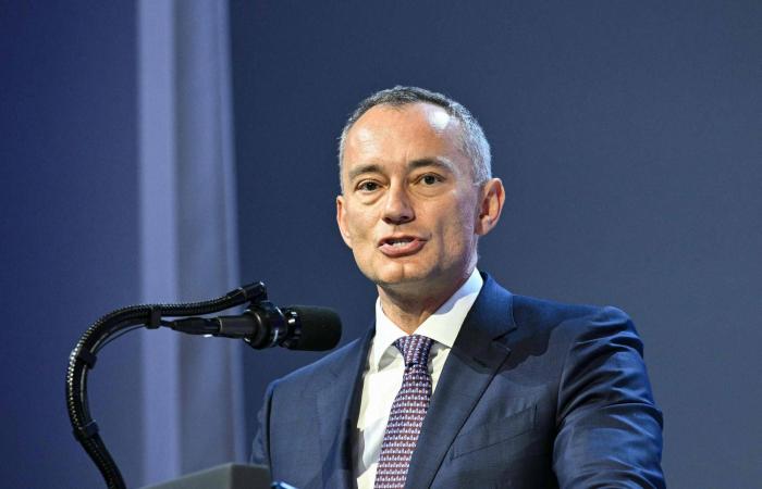 السفيرة
      والدبلوماسية
      الفرنسية
      آن
      كلير
      لوجاندر
      الرئيسة
      الجديدة
      لمعهد
      العالم
      العربي