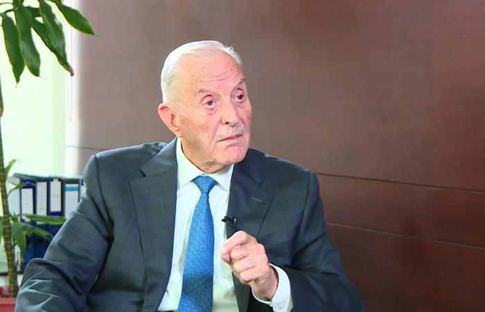 ضرائب
      لتمويل
      زيادات
      على
      رواتب
      القطاع
      العام
      تُشعل
      الشارع
      اللبناني