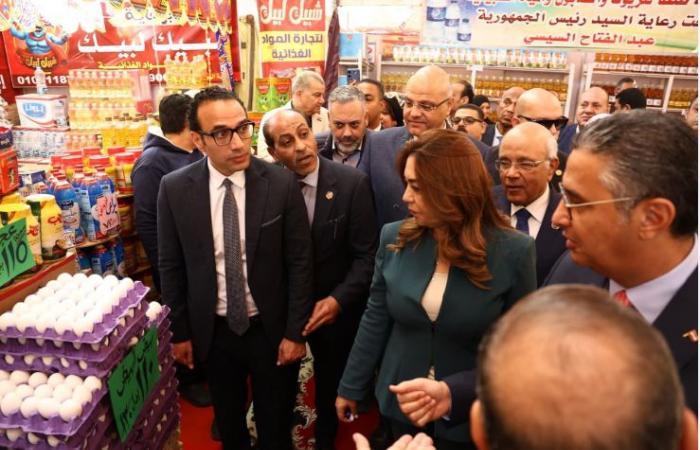 وزير
      داخلية
      فرنسا
      يؤكد
      من
      الجزائر
      الاتفاق
      على
      إعادة
      تفعيل
      «تعاون
      أمني
      رفيع
      المستوى»