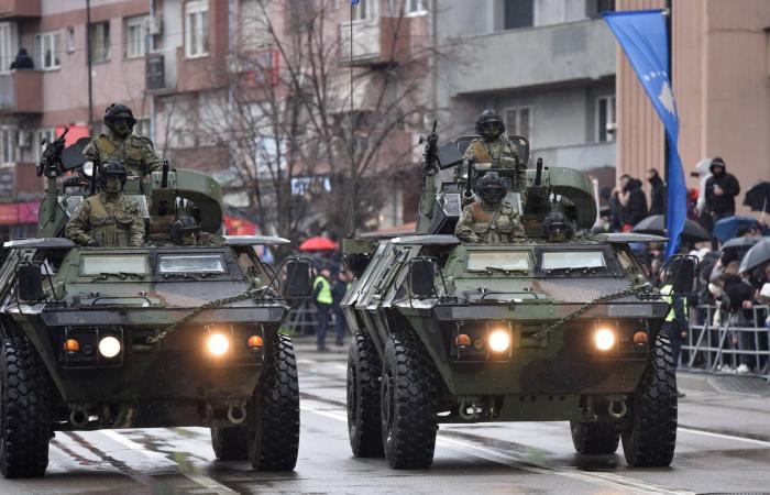 إغلاق
      مطار
      عاصمة
      ليتوانيا
      بعد
      رصد
      مناطيد
      قادمة
      من
      بيلاروسيا