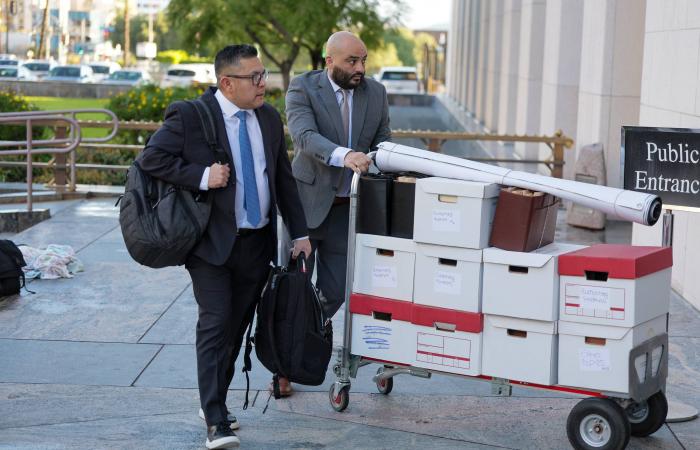 استجواب
      حاد
      لزوكربيرغ
      خلال
      الادلاء
      بشهادته
      في
      قضية
      استخدام
      القُصّر
      لوسائل
      التواصل